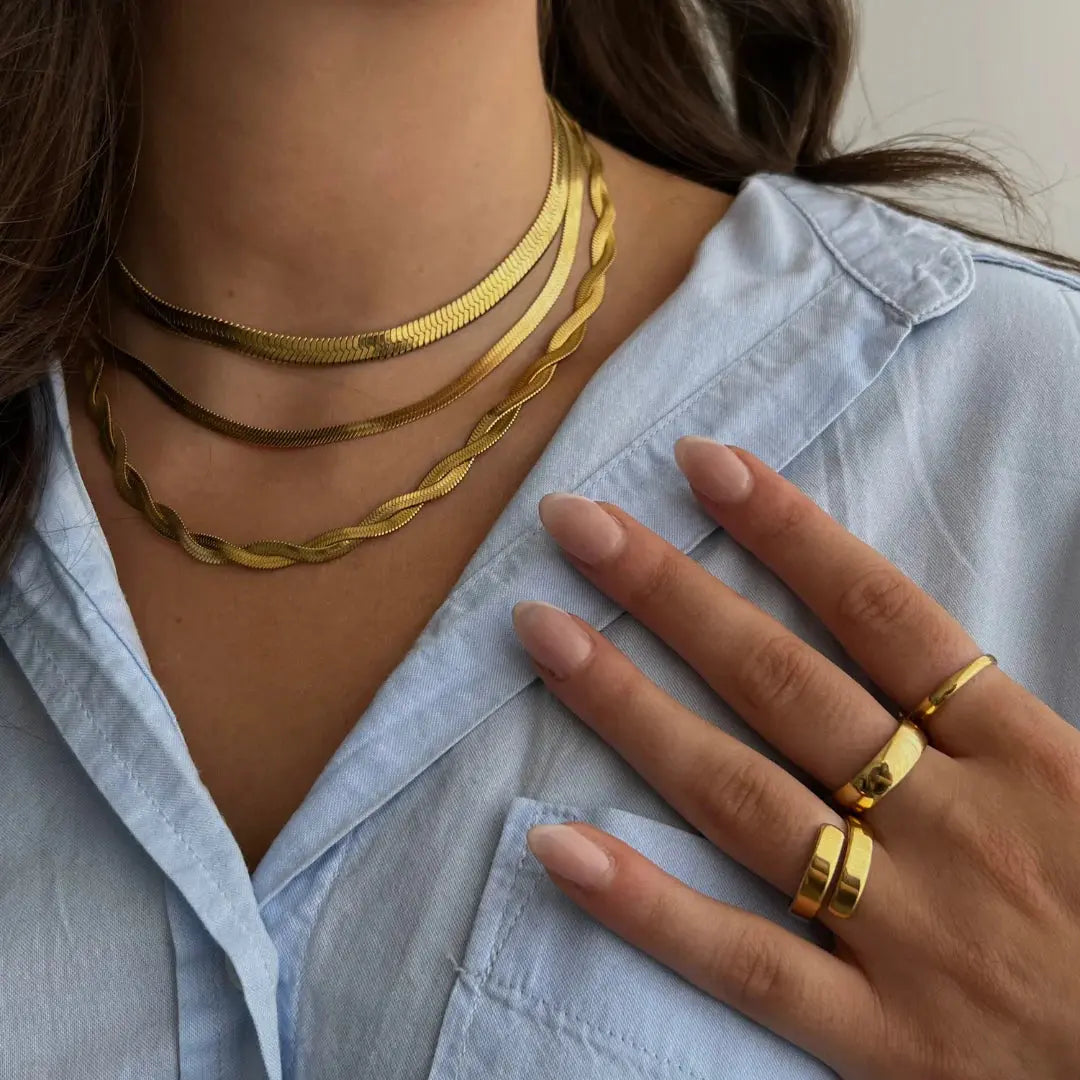 Try it on  Shining Snake Necklace 2.0